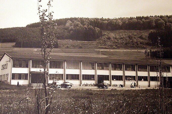 Production of rebonded foam Production of rebonded foam